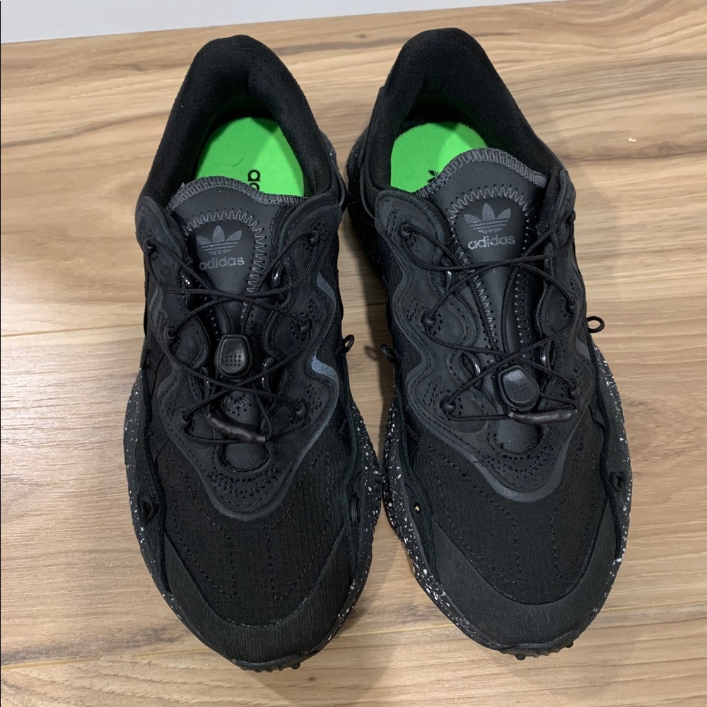 Ozweego black green Adidas size 6